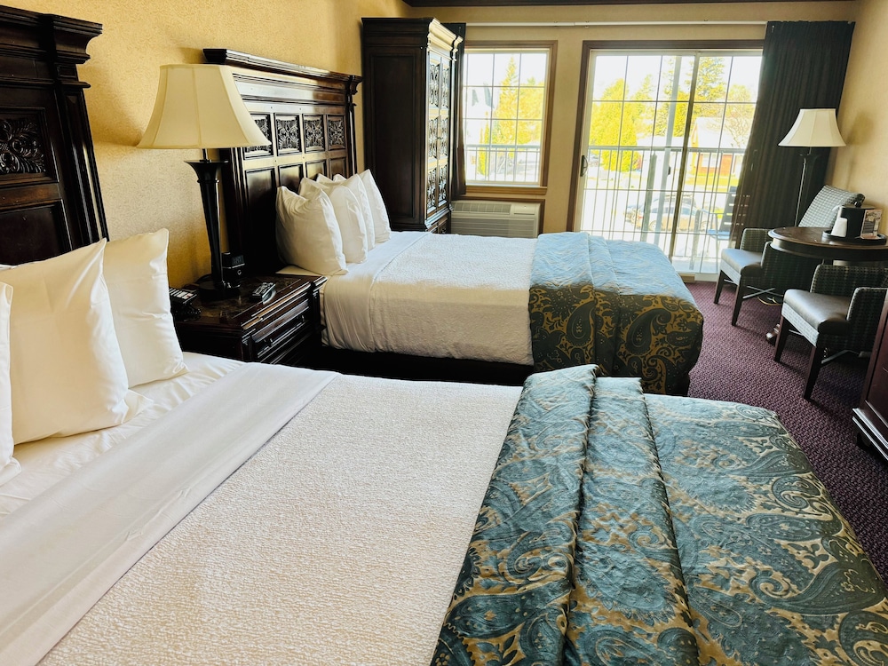Elite Room, 1 King Bed and 1 Queen Bed - Photo 10