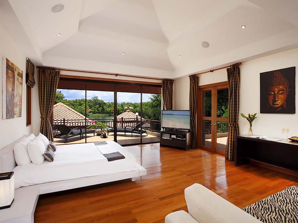 Villa, 6 Bedrooms photo 2