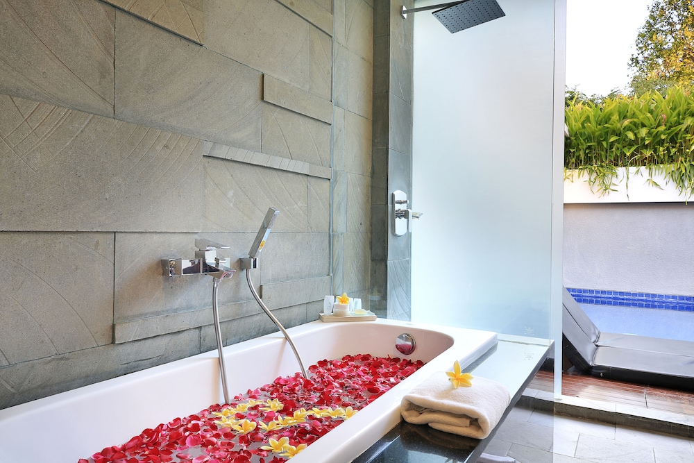 Balinese Custom Package at One Bedroom Pool Villas (Free Balinese Photo Session) thumbnail 5