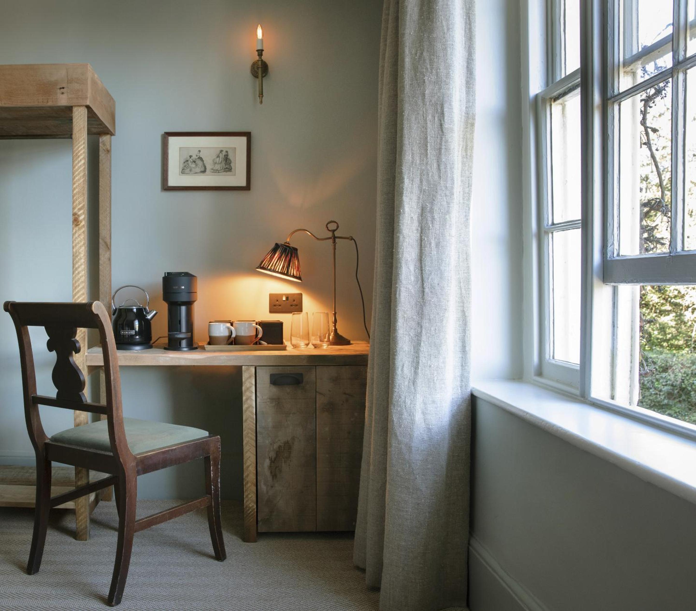 Standard King Room photo 3