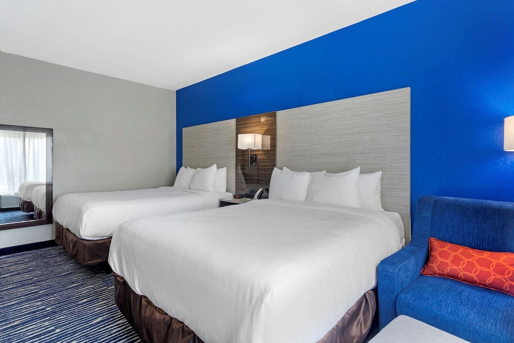 Standard Room, 2 Queen Beds, Non Smoking - Photo 4