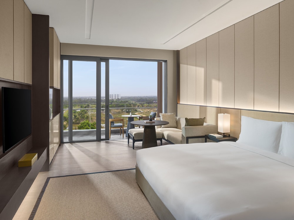 Deluxe King Room - Photo 1