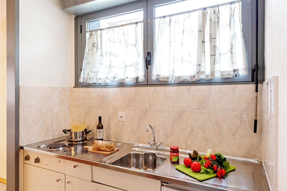 Standard Studio (Chiasso Apartments 202) photo 3