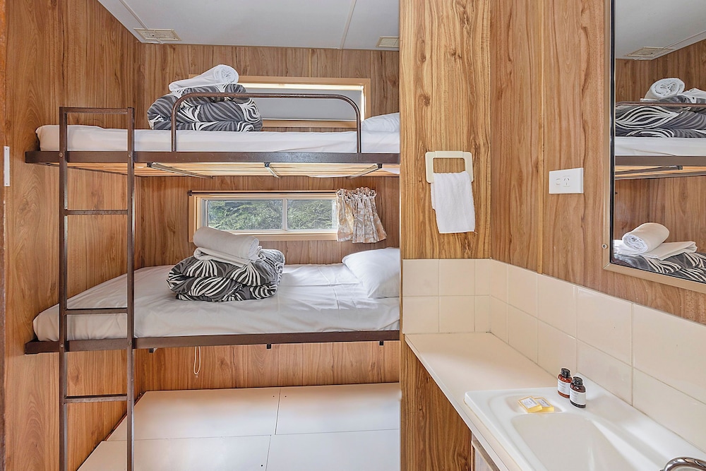 Economy Cabin - Sleeps 4 - Dog Friendly photo 2