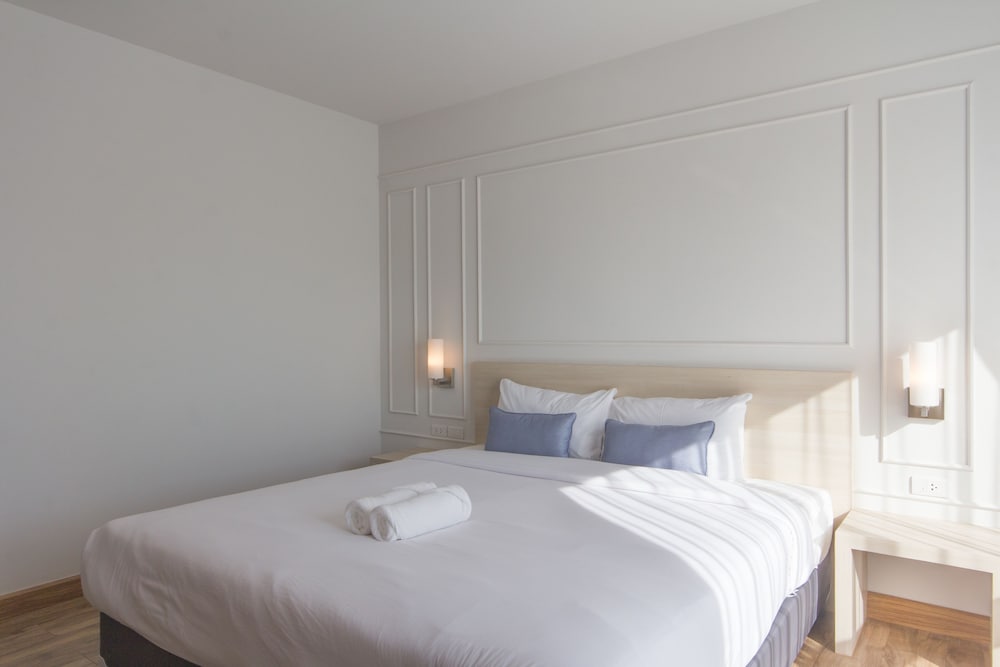 Superior Room, 1 King Bed - Photo 7