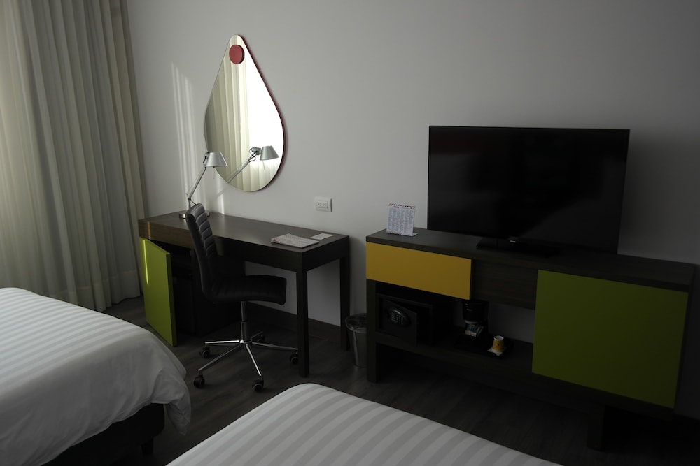Room, Accessible photo 3