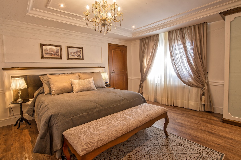 Luxury Suite, Jetted Tub