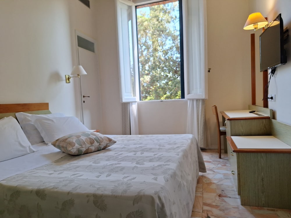 Classic Double Room, Garden View photo 1