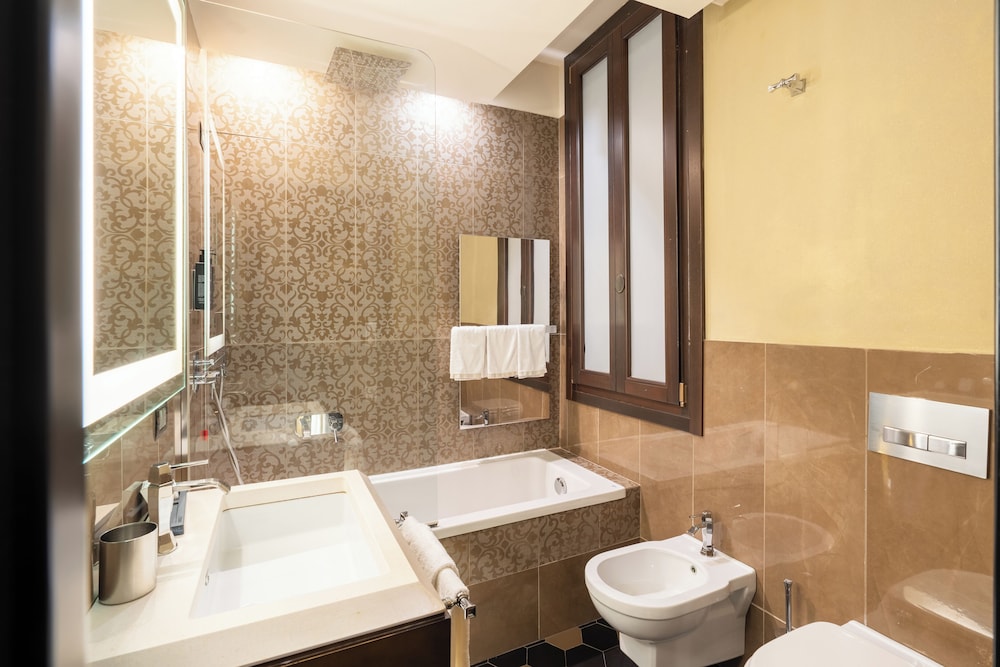 Executive Room photo 2