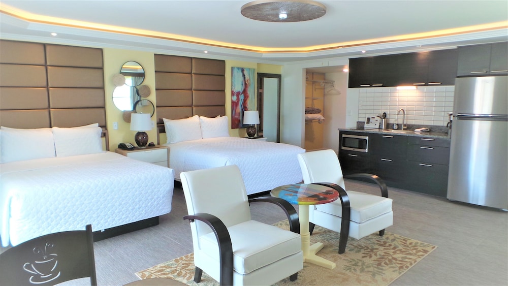 Deluxe Room, 2 Queen Beds, Kitchenette (with Balcony) photo 3