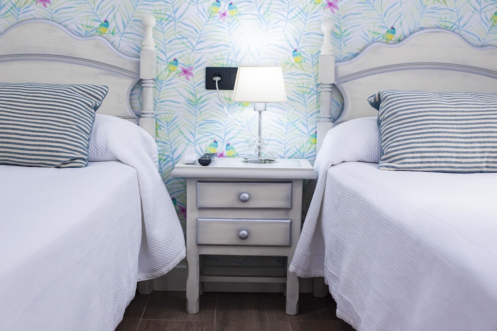 Double room 2 beds - private bathroom