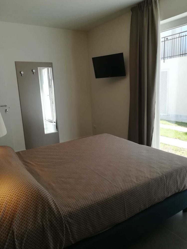 Family Room, Connecting Rooms