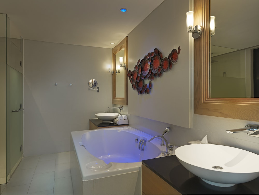 One Bedroom Sunset Suite photo 3