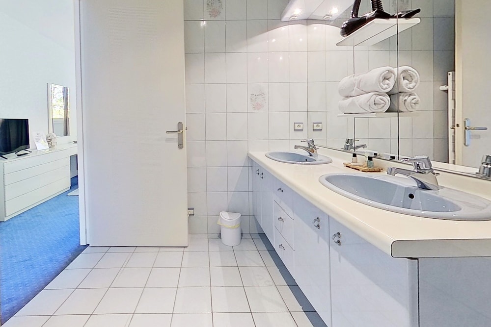 Classic Double Room - Photo 12