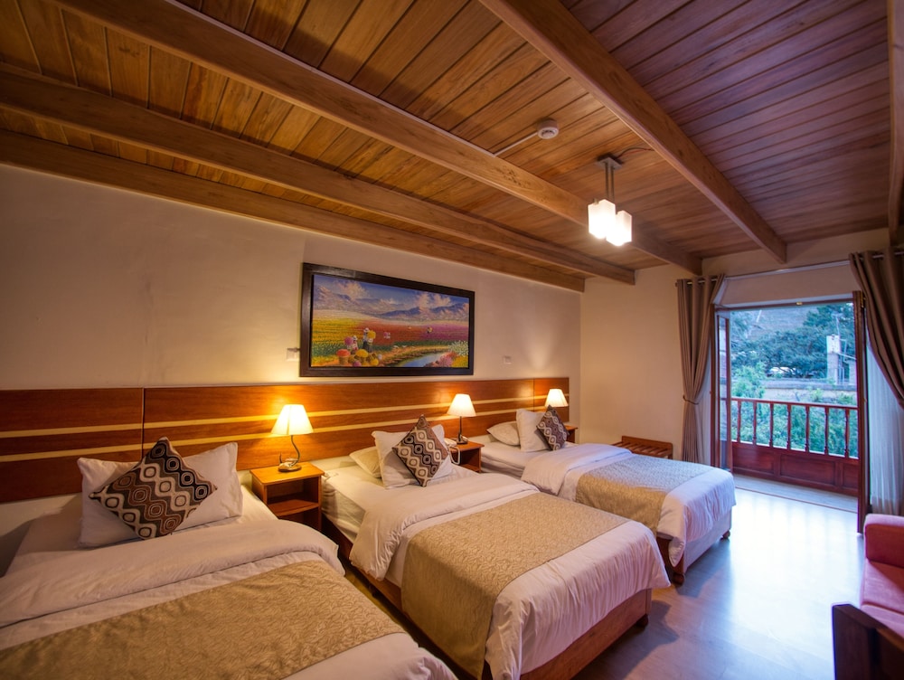 Deluxe Triple Room with Balcony and Views photo 2