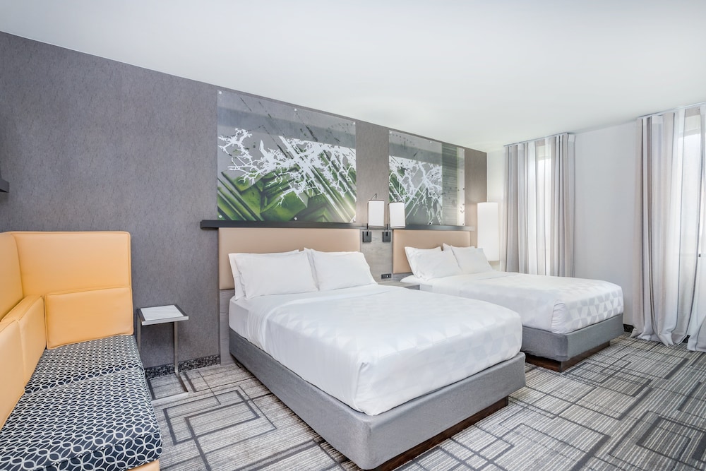 Standard Room, Multiple Beds - Photo 4