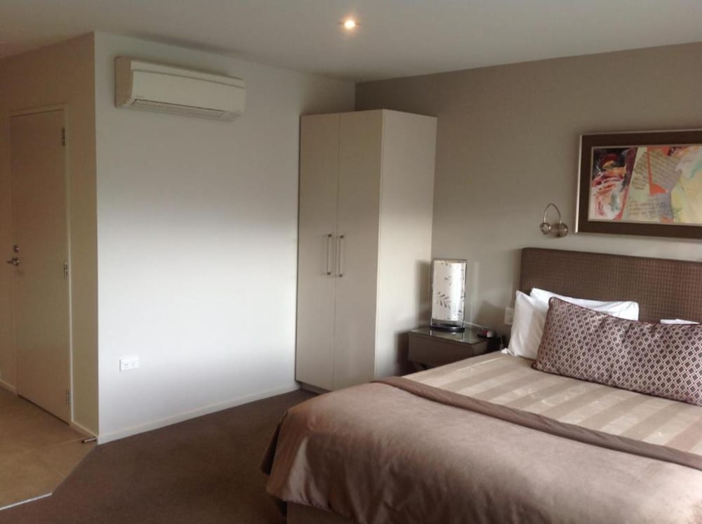 Wheelchair Accessible Studio Unit photo 1