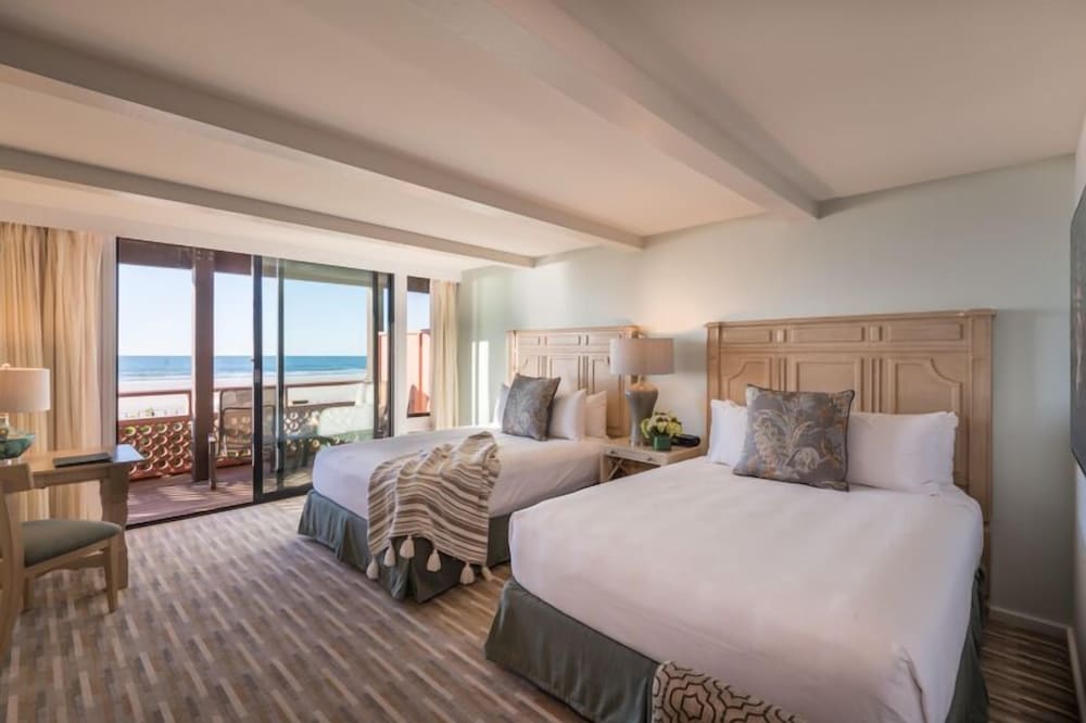 Deluxe Room, 2 Queen Beds, Ocean View (Beachfront View Two Queen Beds) photo 1