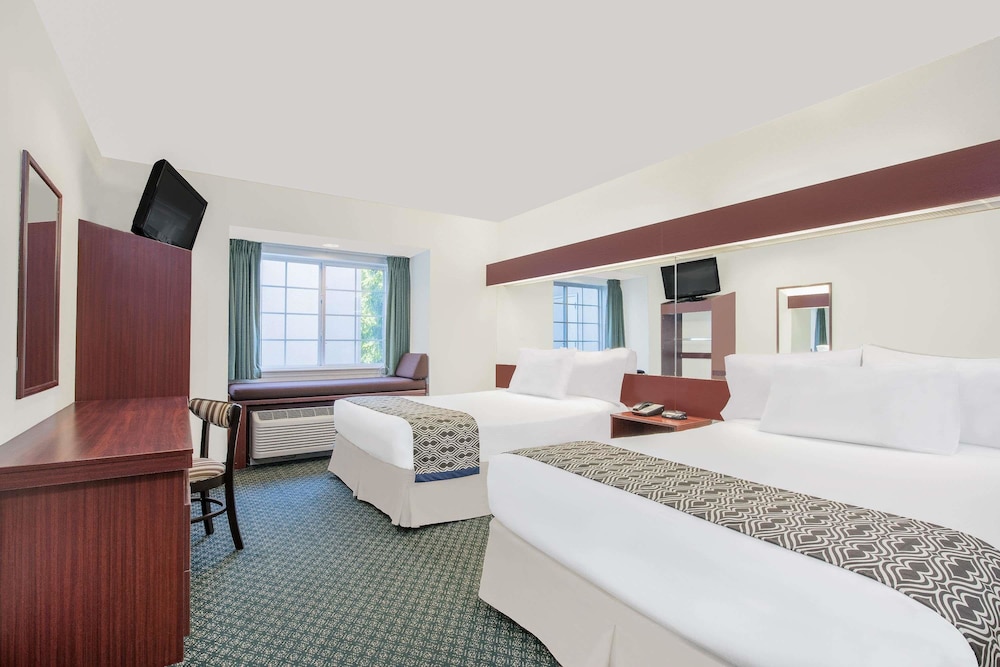 Standard Room, 2 Queen Beds - Photo 1