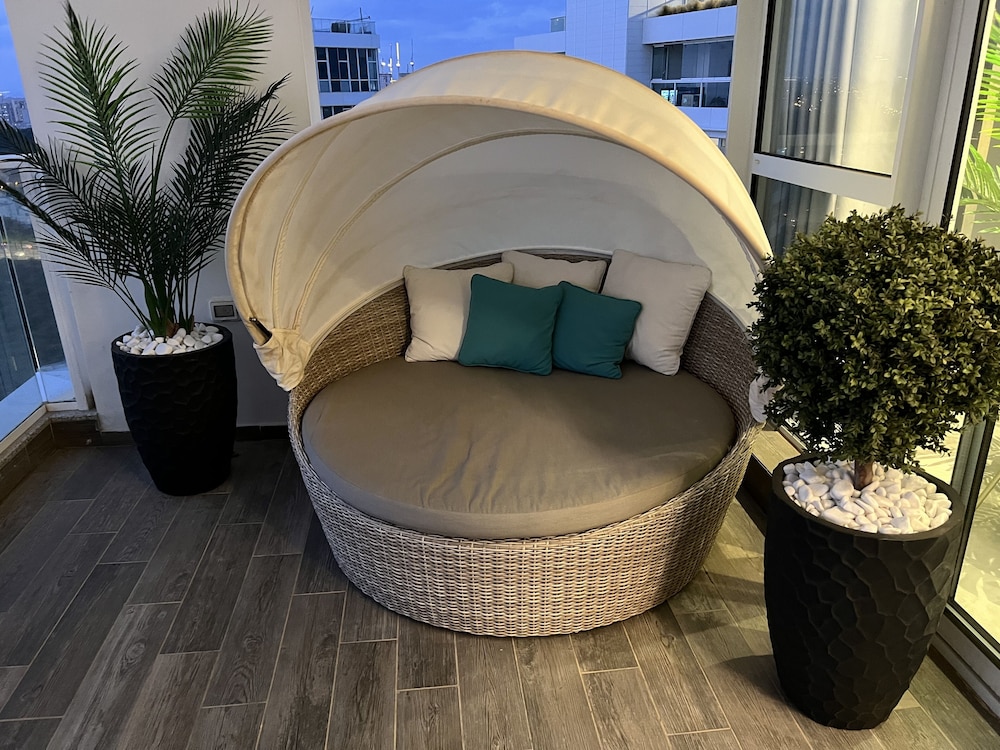 Exclusive Penthouse, 2 Bedrooms, Balcony, Sea View photo 2