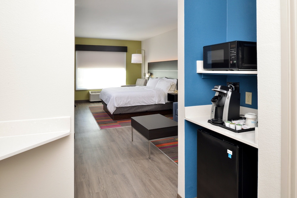 Suite, 1 King Bed, Mobility Accessible (Communications, Mobil, Accessible Tub) - Photo 10