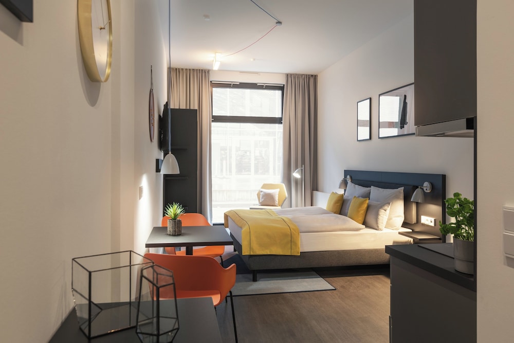 Studio Suite - Photo 8