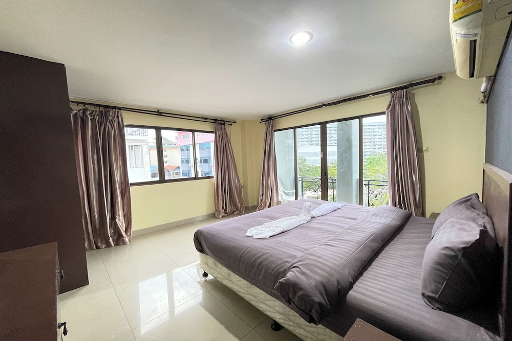 Suite, Balcony