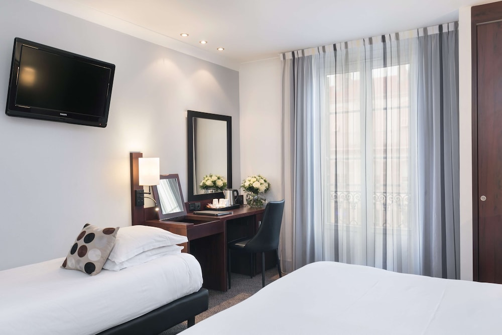 Deluxe Room, Multiple Beds, Non Smoking (Twin bed on request) thumbnail 6