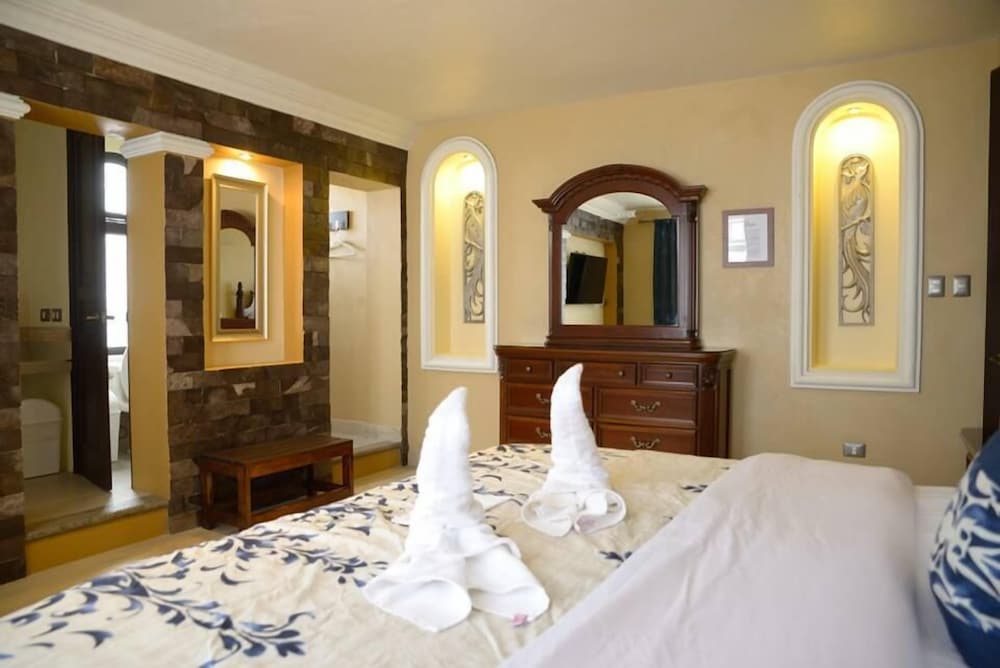 Luxury Room, 1 King Bed, Garden View photo 3
