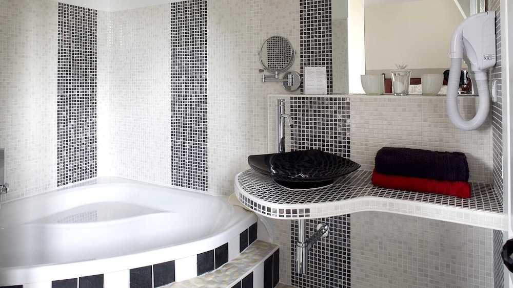Comfort Double Room, Private Bathroom (Classic) photo 3