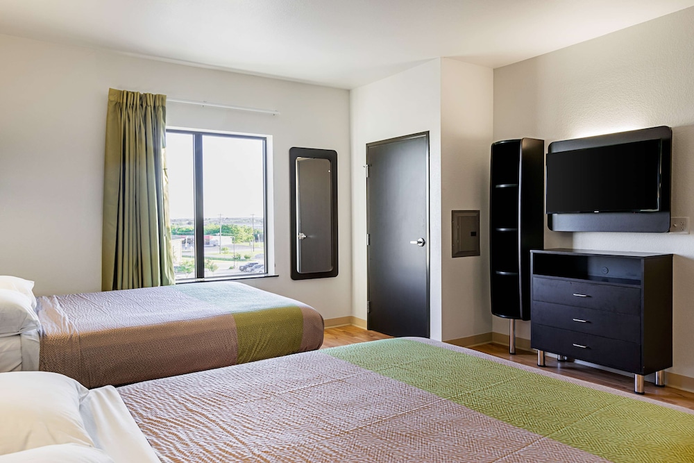 Deluxe Room, 2 Queen Beds, Non Smoking, Kitchenette photo 3