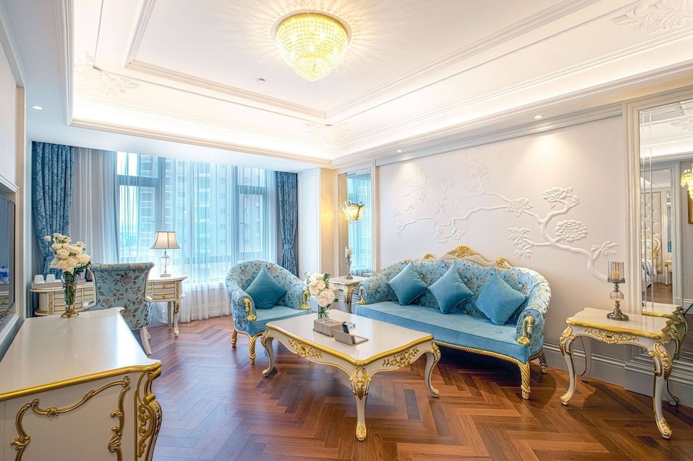 Deluxe Suite, 1 King Bed