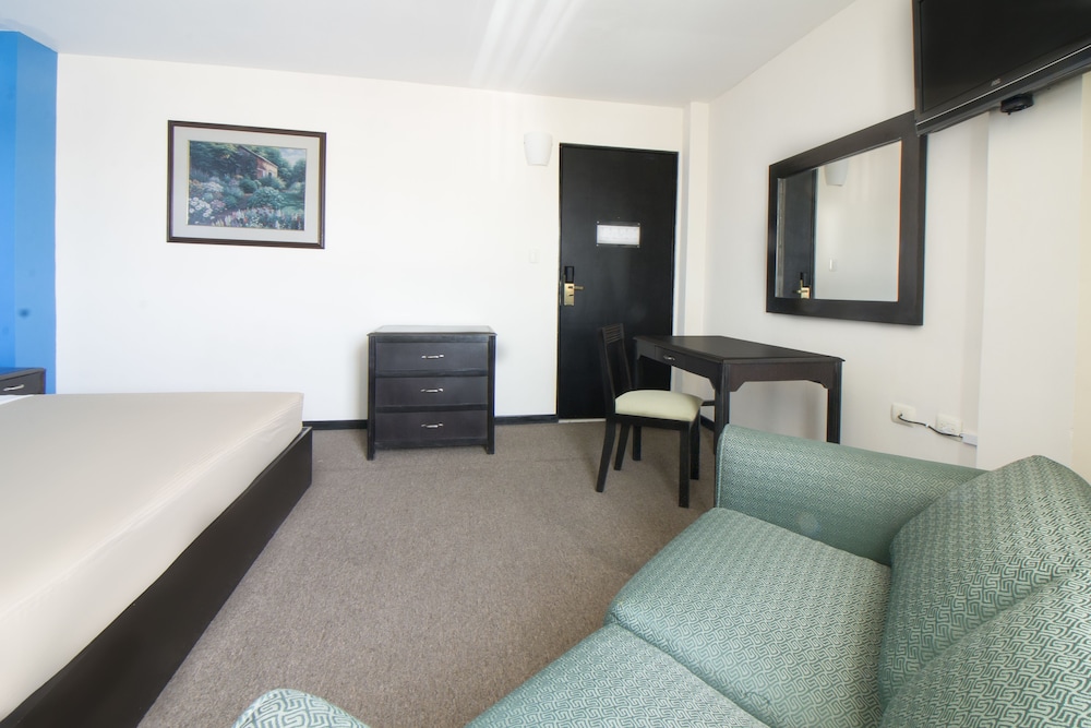 Superior Room, 1 King Bed photo 3