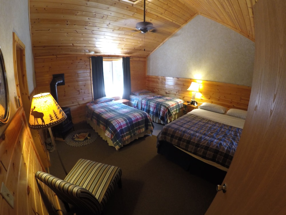 Deluxe Cabin, 3 Bedrooms, 2 Bathrooms, Lake View (Pinewood) photo 3