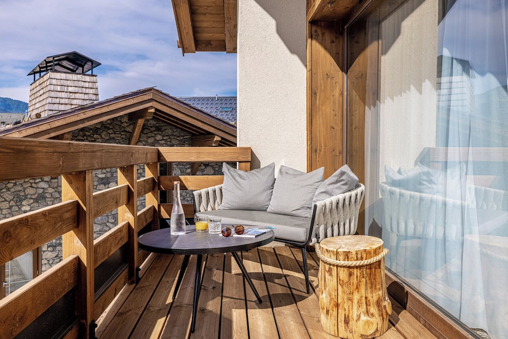 Executive Suite, 1 Double Bed with Sofa bed, Balcony - Photo 5