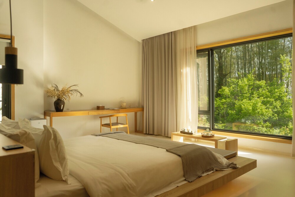 Deluxe Double Room, Balcony, Garden View photo 1