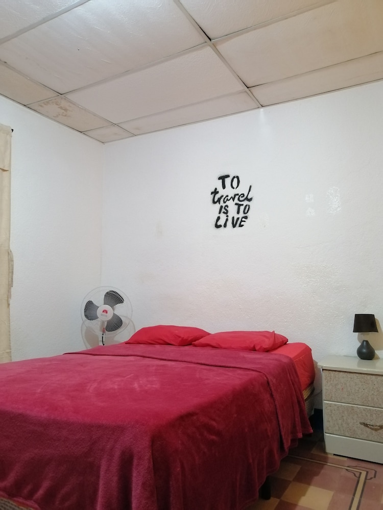 Basic Double Room, 1 Double Bed, Non Smoking, Shared Bathroom photo 2