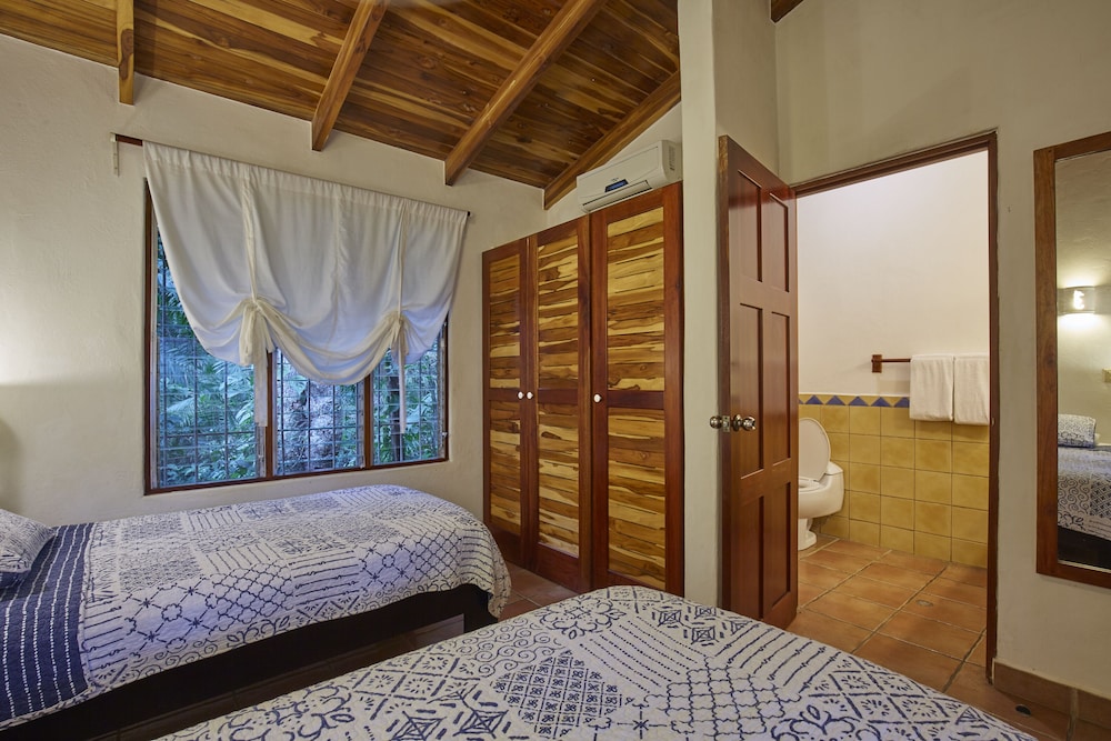 Standard Twin Room, 1 Bedroom, Private Bathroom photo 2