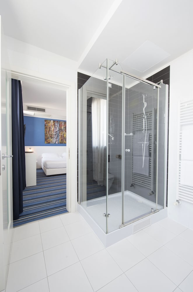 Family Triple Room - Photo 10