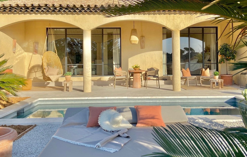 Premium Suite, 1 King Bed, Private Pool, Valley View