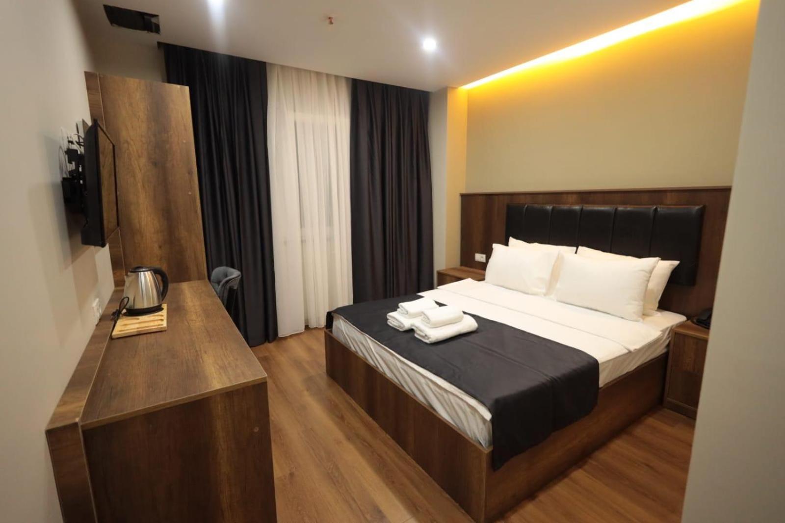 Standard King Room photo 3