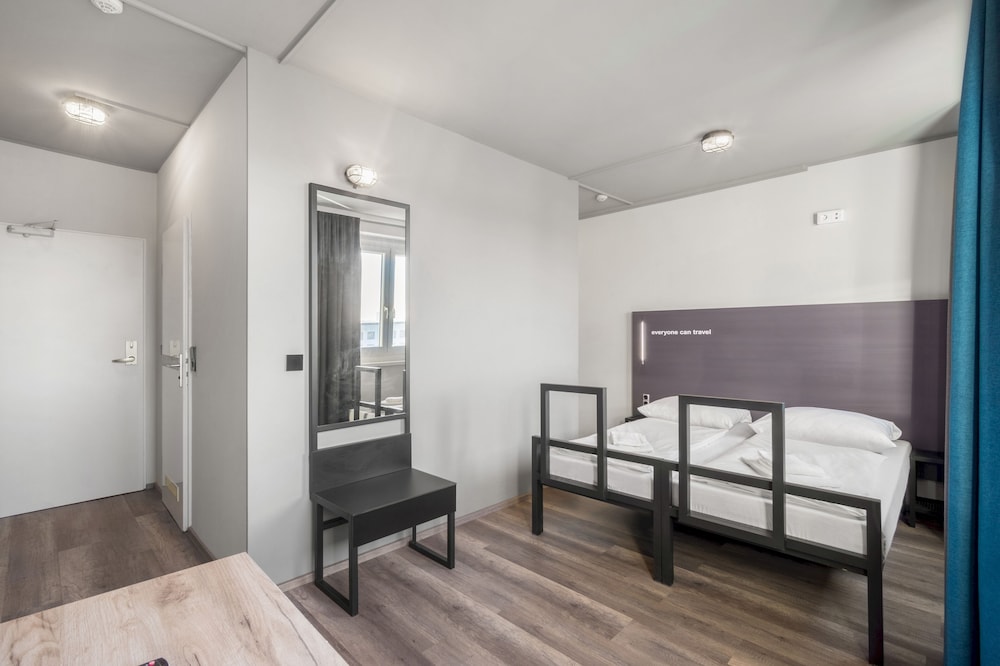 Twin Room - Photo 2