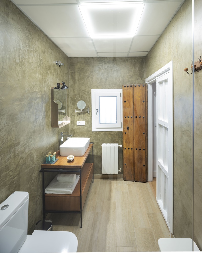 Family Apartment, Private Bathroom, Courtyard View (2 Habitaciones) - Photo 6