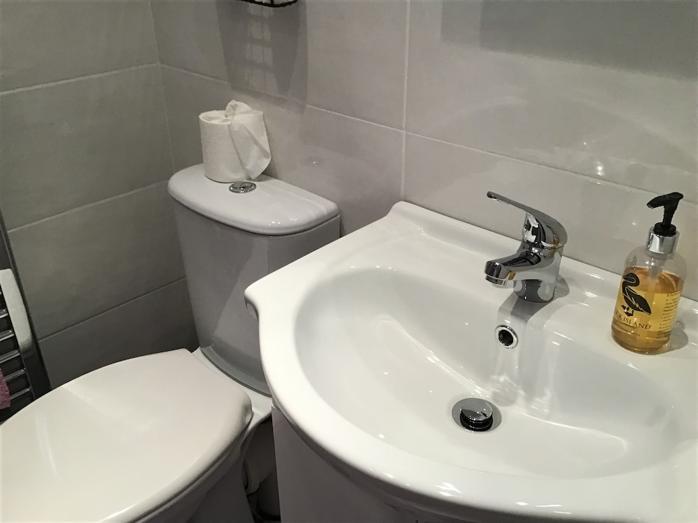 Twin Room, Ensuite photo 3