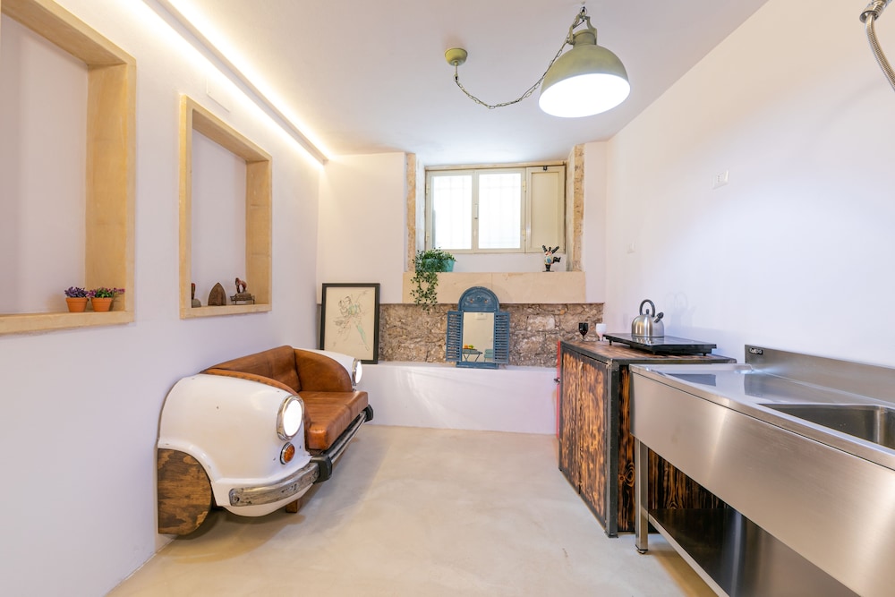 Exclusive Apartment, Ensuite, Courtyard View