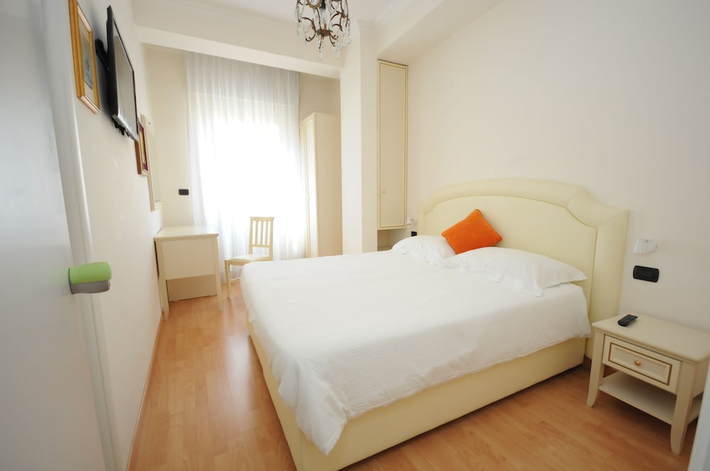 Basic Room, Ensuite