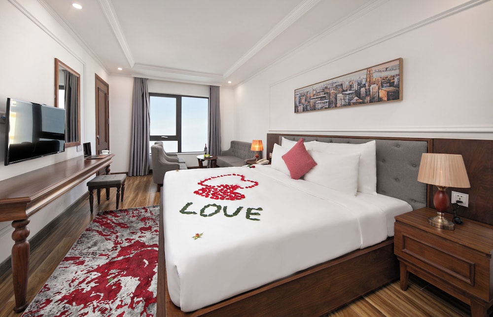 Grand Double Room, Partial Sea View