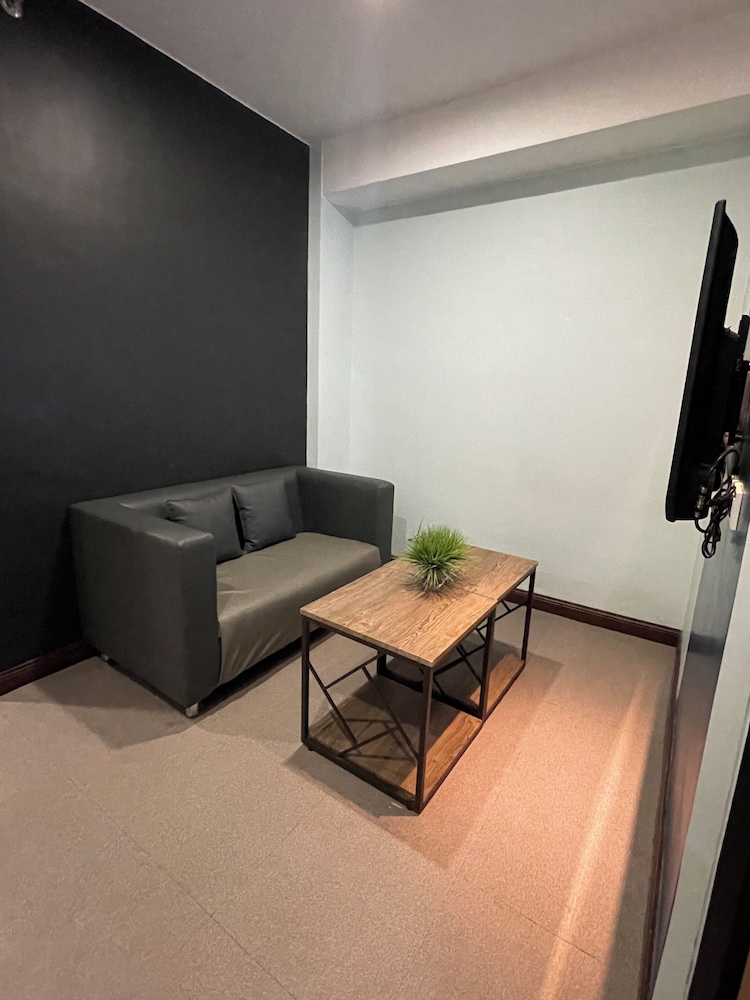 Superior One Bedroom Suite - Photo 8