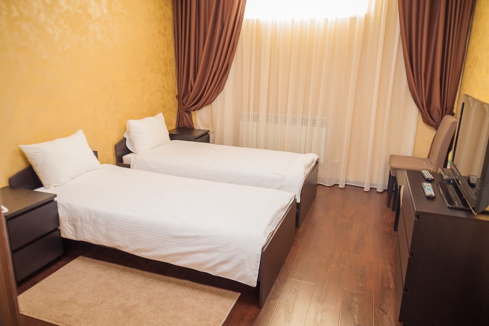 Basic Double Room Single Use, Mixed Dorm, Private Bathroom photo 2
