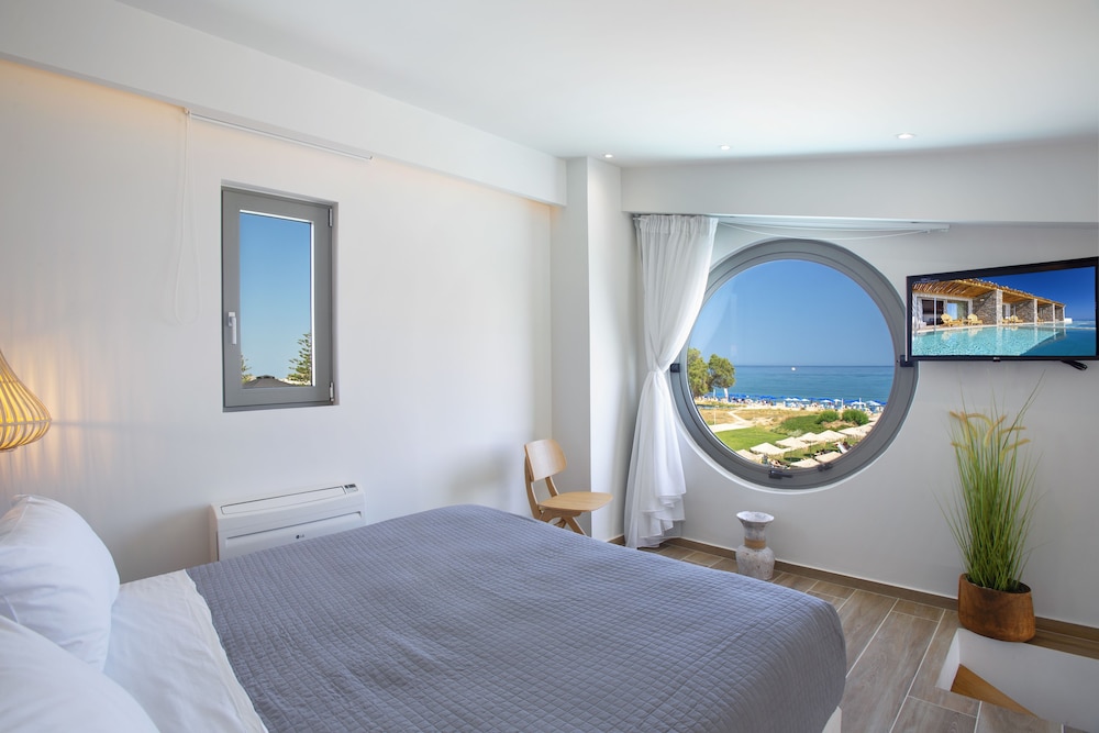Atermono Suite, Split Level, Sea View, Private Pool